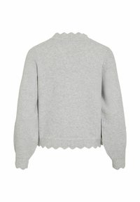 Ljusgrå stickad tröja med vågiga kanter på kragen, ärmarna och nederkanten, visad bakifrån med långa ärmar och en mjuk textur.