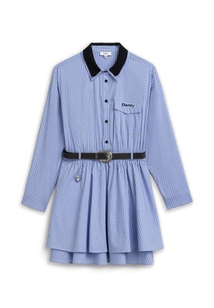 Blau-weiß kariertes, langärmliges Kleid mit schwarzem Kragen, schwarzen Knöpfen, einer vorderen Tasche mit dem Schriftzug "Eternity" und einem schwarzen Gürtel mit silberner Schnalle.