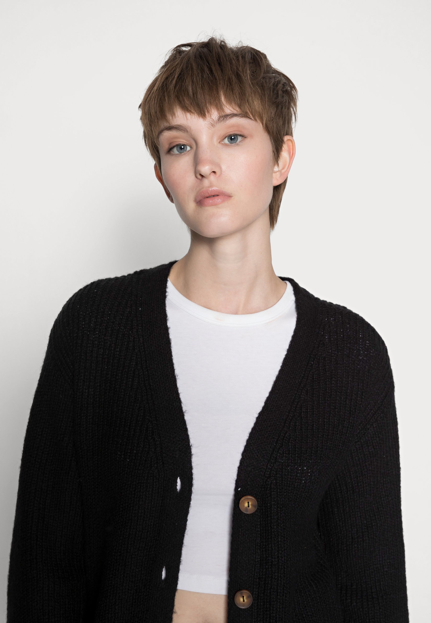 Damen BUTTON LONG CARDIGAN - Strickjacke Damen BUTTON LONG CARDIGAN - Strickjacke