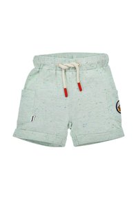 Pantaloni corti in cotone verde chiaro con una trama a macchie, cintura elastica e cordoncino rosso. Presentano tasche laterali e una toppa rotonda sulla gamba.