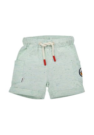 Pantaloni corti in cotone verde chiaro con una trama a macchie, cintura elastica e cordoncino rosso. Presentano tasche laterali e una toppa rotonda sulla gamba.