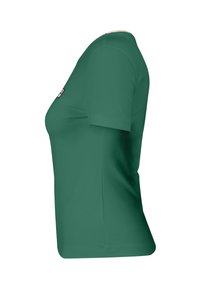 T-shirt verde a maniche corte, realizzato in materiale simile al cotone. Presenta un collo tondo e un piccolo logo sul davanti. Design elegante e vestibilità aderente.
