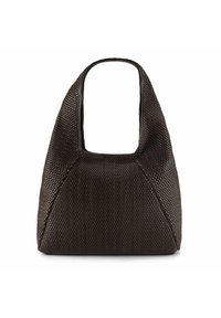 Borsa a tracolla in pelle intrecciata marrone scuro con manico largo e arrotondato e corpo leggermente affusolato e strutturato su sfondo bianco.