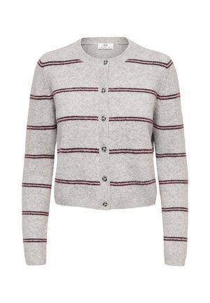 Cardigan gris clair à boutons avec manches longues et rayures horizontales rouge foncé sur le corps et les manches.