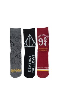 Tre paia di calzini: grigi con testo e motivi di Harry Potter, neri con il simbolo delle Reliquie della Morte e rossi con grafica e testo della Piattaforma 9¾.
