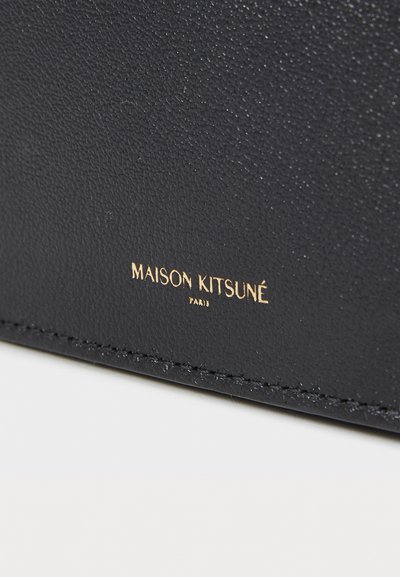 Maison Kitsuné EDIE BAG - Keresztpántos táska - black