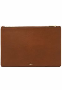 Pochette rectangulaire en cuir brun avec fermeture éclair dorée et petit logo Fossil centré en bas.