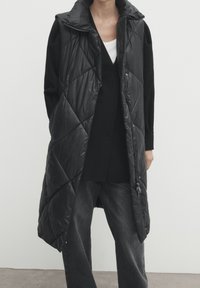 Massimo Dutti Weste - black