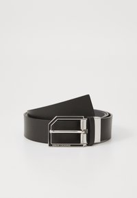 Cintura in pelle nera con finitura testurizzata e fibbia rettangolare argentata. Presenta il marchio "ARMANI EXCHANGE" sulla fibbia.