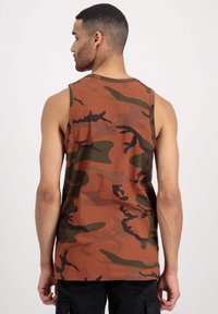 Alpha Industries BASIC TANK CAMO - Top - burned camo