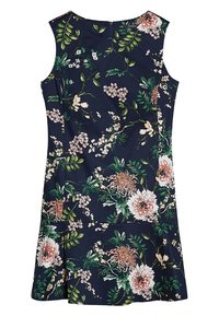 Květinové šaty bez rukávů s námořnickým pozadím, zdobené zelenými listy, růžovými a bílými květy a rozšířeným lemem. Texturovaný materiál s hladkým povrchem.