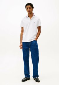 Tommy Hilfiger REGULAR FIT SIGNATURE COLLAR - Polo - white