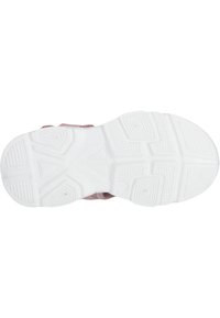 Schuhsohle mit einer weißen Gummisohle, die ein strukturiertes, geometrisches Muster aufweist, und einem oberen Teil aus pinkem Stoff für zusätzlichen Halt und Unterstützung.