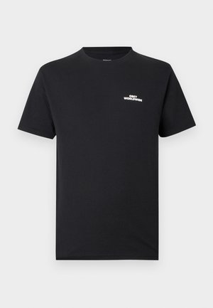Tricou negru din bumbac, cu gât rotund, mâneci scurte și un logo alb "OBEY WORLDWIDE" imprimat pe piept.