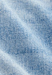 Thumbnail Image 3