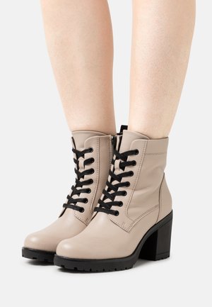 Lace-up ankle boots - ivory