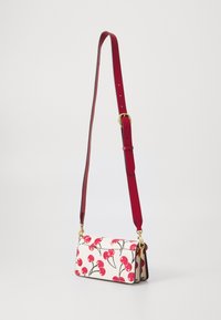 COACH CHERRY PRINT TABBY SHOULDER BAG - Axelremsväska - chalk