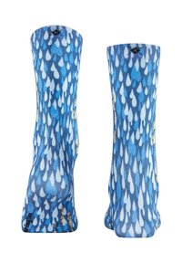 Blaue Socken mit einem Muster aus Regentropfenformen in verschiedenen Blau- und Weißtönen, mit dem Text "STAY POSITIVE" auf der Unterseite.