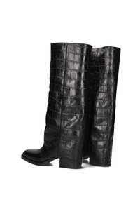 Zwarte kniehoge laarzen van glanzend krokodillenpatroonleer met een vierkante neus en een chunky hak. Kenmerken zijn een gestructureerde, elegante afwerking.