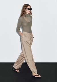 Massimo Dutti DARTED - Pantalon classique - light brown