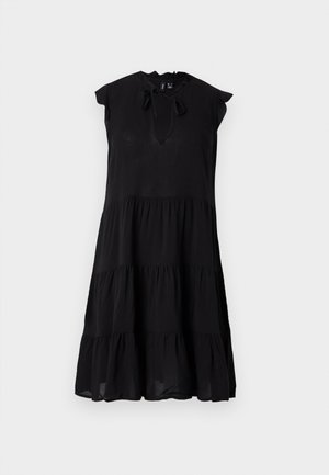 Zwarte mouwloze gelaagde midijurk met een gerimpelde kraag en een vooraan met een strik vastgeknoopt sleutelgat.