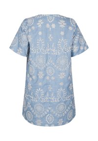 Tunique en coton bleu à manches courtes, ornée de motifs floraux et circulaires blancs brodés, avec un col rond et une coupe décontractée.