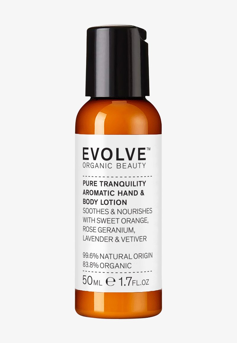 Amber glassflaske med svart pumpehette, merket "Evolve Pure Tranquility Aromatic Hand & Body Lotion," 50 ml, har hvit tekst.