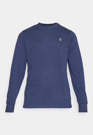 Donkerblauwe sweatshirt van gestructureerde stof, met een ronde hals, lange mouwen en een klein wit logo op de borst.