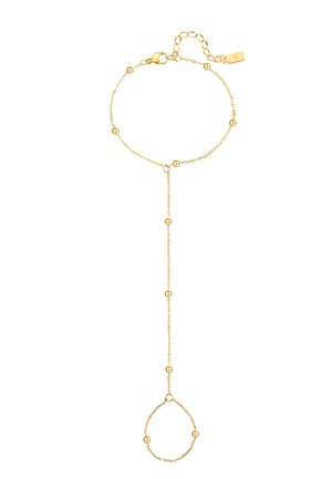 Delicado brazalete de mano con cadena dorada que presenta acentos de cuentas redondas, un cierre y una cadena de extensión ajustable.
