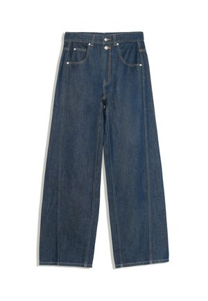 Temno modre denim jeans hlače s širokimi hlačnicami, sprednjimi žepi in dvojnim zapiranjem na gumbe, prikazane položene na ravno belo ozadje.