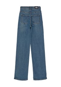Blå denim bred-bent jeans med hög midja, med två bakfickor och en varumärkesetikett vid midjan. Klassisk denimtextur.