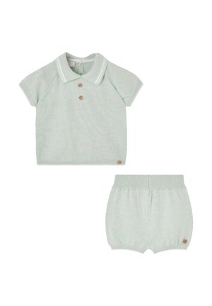 Polo en maille vert clair à manches courtes avec deux boutons en bois et short assorti en maille avec ceinture élastique pour tout-petits.