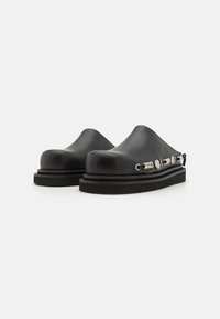 Toga Ciabattine - black