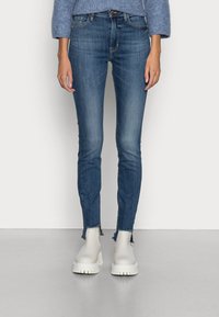 Guess ULTIMATE SKINNY - Calças de ganga de corte skinny - star luxe