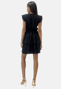 Elara Vestido informal - schwarz