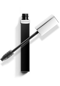 Tubetto di mascara nero con un cappuccio argentato lucido e un lungo pennello spiralato. Il design è rettangolare con linee pulite e una finitura lucida.