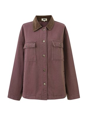 Lichtpaarse jack met lange mouwen, bruine corduroy kraag, knoopsluiting aan de voorkant en twee borstzakken met knoop.