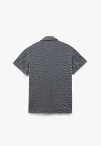 Camicia a maniche corte con motivo houndstooth in blu navy e bianco. Realizzata in un tessuto texturizzato con colletto e orlo dritto.