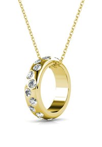 Collana d'oro con un pendente circolare e diverse gemme trasparenti incastonate su un lato, superficie liscia e finitura lucida.