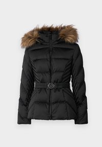 Giacca a vento nera con zip frontale, vita con cintura e cappuccio rifinito in pelliccia marrone. Presenta una trapuntatura orizzontale e una texture liscia.