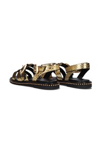 Gouden gestructureerde sandalen met zwarte banden, voorzien van een decoratieve gesp en afgewerkt met kleine studs op de zool. Open achterkant ontwerp.