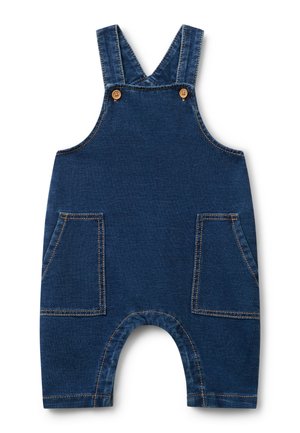 Peto de mezclilla en azul oscuro con tirantes ajustables, dos bolsillos frontales y una apertura de pierna redondeada. Presenta costuras amarillas en contraste.