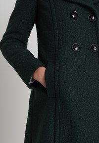 Dorothy Perkins Klassisk kappa / rock - green