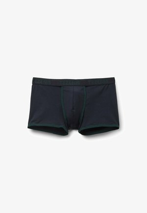 Dunkelblaue Boxershorts mit grünen Akzenten und elastischem Bund. Verfügt über eine Vorderseite zur Unterstützung und eine glatte, weiche Stofftextur.