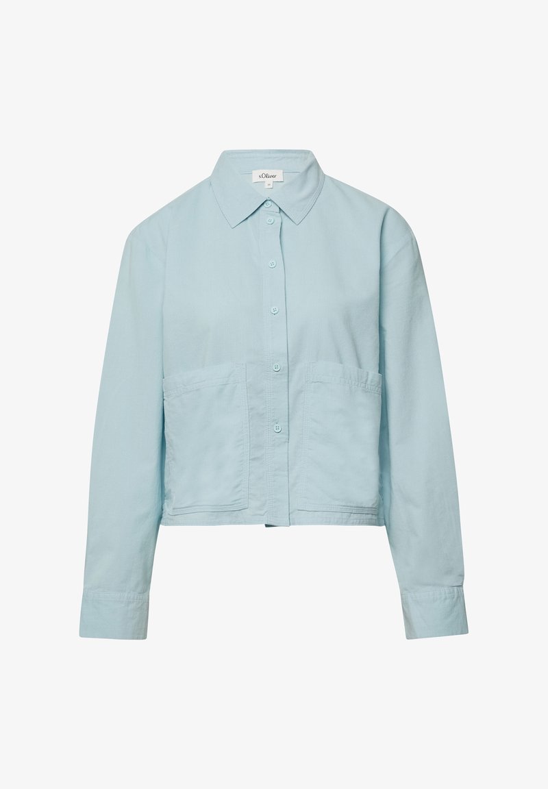 Chemise bleu clair à manches longues avec col, deux poches plaquées à l'avant, ourlet court et tissu subtilement texturé.