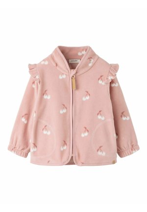 Vaaleanpunainen fleece-lastentakki, jossa valkoiset kirsikkakuviot, edessä vetoketju, röyhelöity olkadrauma sekä joustavat hihansuut.