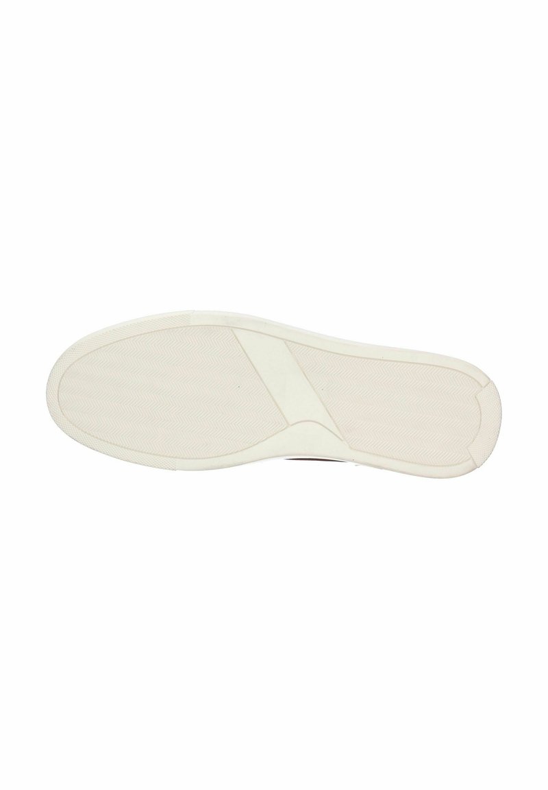 Semelle de basket blanche avec un motif de grip texturé et une bande lisse diagonale au milieu, photographiée sur un fond blanc.