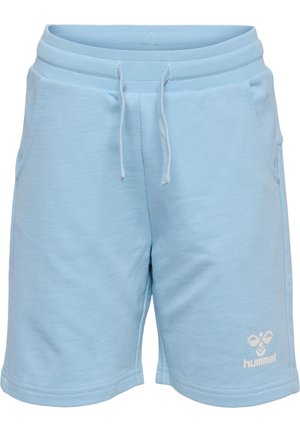 Lichtblauwe katoenen shorts met een trekkoord in de taille, twee zijzakken en een wit logo aan de onderlinkerkant. Zachte textuur.