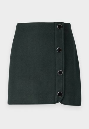 Mørkegrønn ullblandings omslagskjørt med sidestangknapp-lukking som har fem metallknapper og en glatt tekstur.