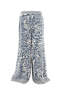 Pantaloni a gamba larga con un motivo animalier blu e bianco. Realizzati in tessuto morbido con una cinturina e un orlo dettagliati.